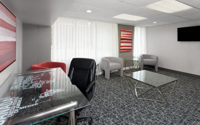 Ramada by Wyndham Milwaukee