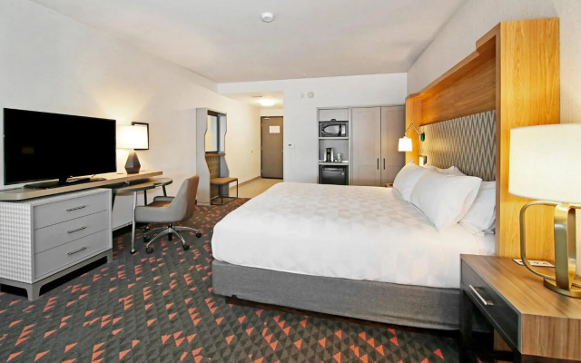 Holiday Inn Hotel & Suites Calgary Airport North by IHG