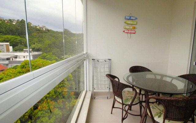 1077 Excelente opção com duas suítes no centro de Bombinhas