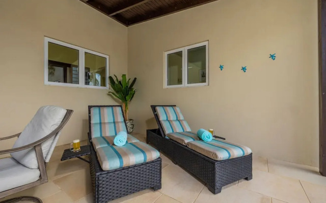 3BR 2BA Near Eagle Beach w Private Pool