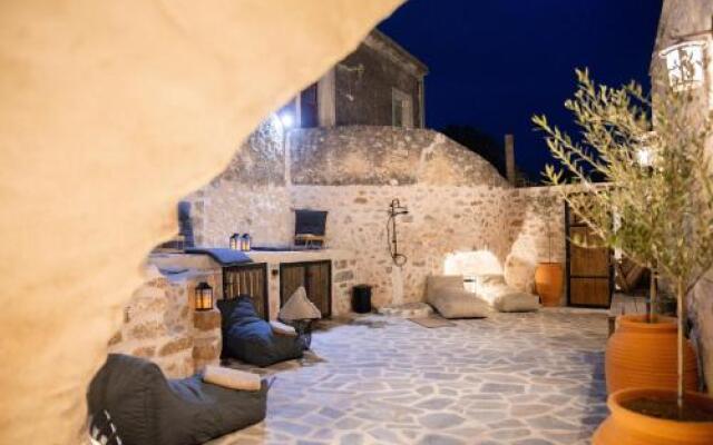 Dandy Villas Mani - Old Tower House - Fireplace - Pool