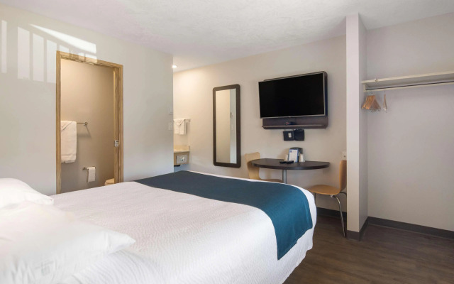 Motel 6 Victoria Airport Saanichton