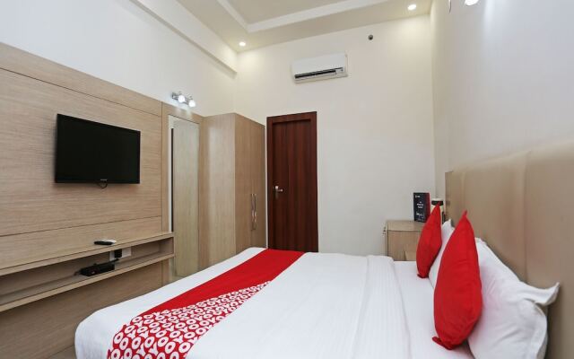 OYO 16768 Hotel Lotus Grand