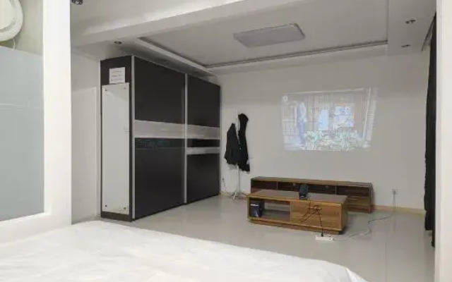 Banshan Hot Spring Homestay (Jingyuetan Subway Station Branch)