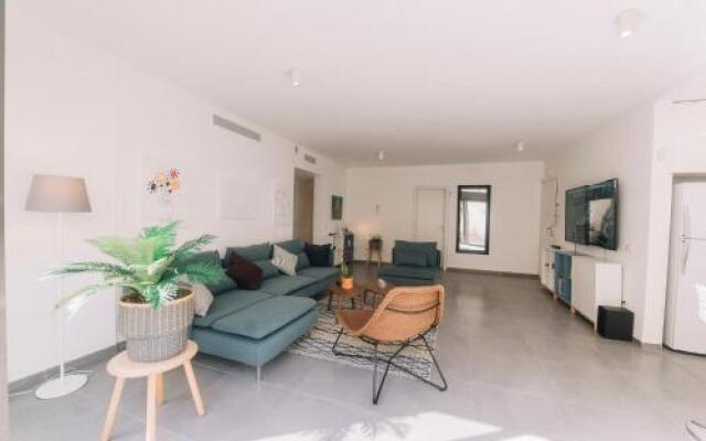 Luxury Neve Tsedek 3 Bdr Apartment