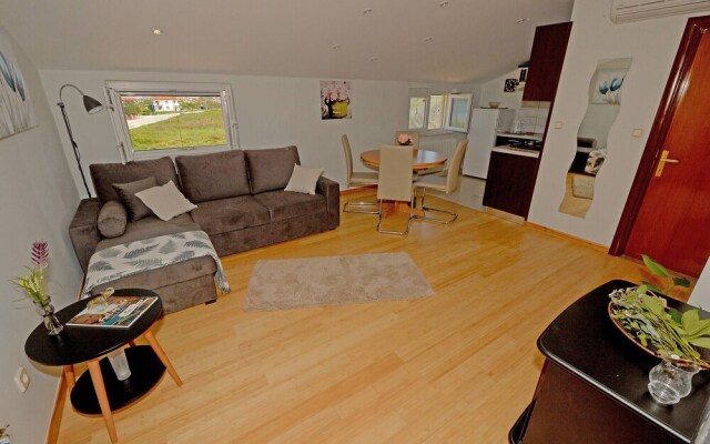 Holiday Apartment Home Simoni With Pool