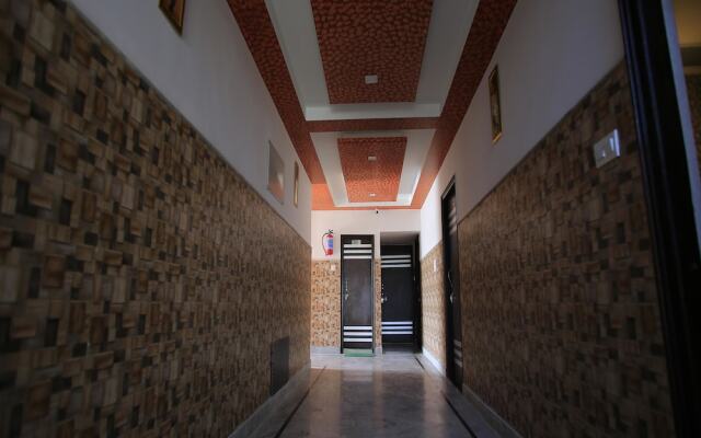OYO 12842 Hotel Sumit Lodge