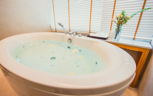 Balcony Seaside Sriracha Hotel & Serviced Apartments (SHA Extra Plus)