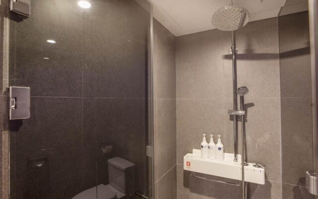 H hotel