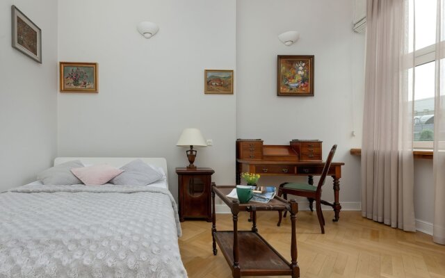 Classic Warsaw by Renters Prestige