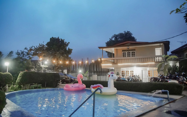Residences by RedDoorz near Taman Safari