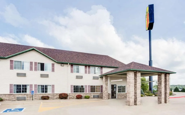 Super 8 Le Claire/Quad Cities
