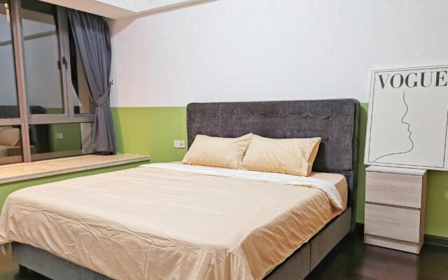 Yussy 4Bedroom Condo at R&F Princess Cove