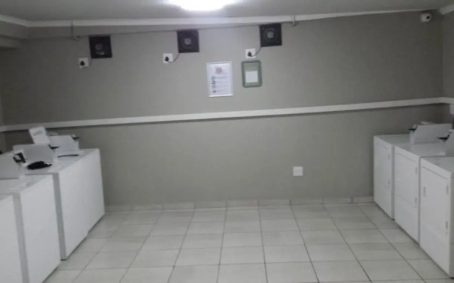 One Bedroom Self Catering Unit Central By The Mall