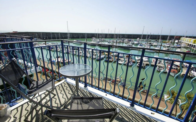Britannia Harbour View Parking by Brighton Holiday Lets