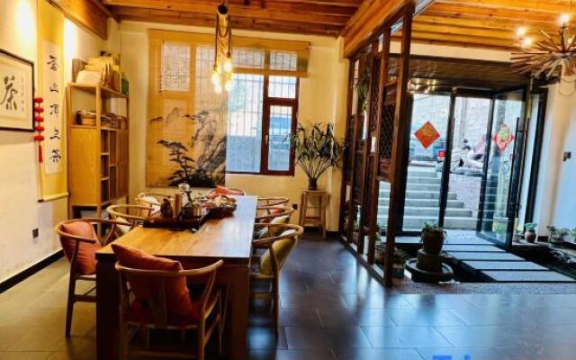 Dali Yiruiju Chinese Inn (Erhai Lake Ecological Corridor Hudiequan)