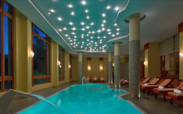 Park Lake Luxury Hotel