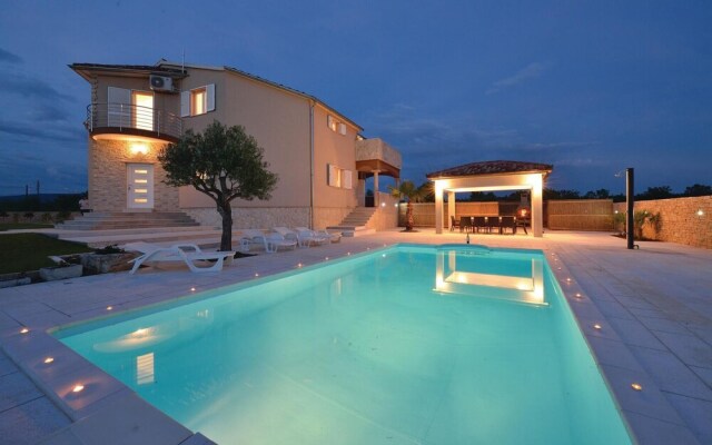 Beautiful Home in Pridraga With Wifi and 5 Bedrooms