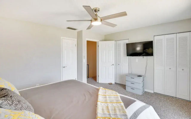 Florida Getaway - Balconies, Grill & Near Beaches!