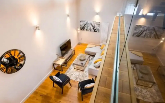 Host Stay Oddfellows Hall