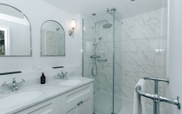 Woodvale Retreat - Sleeps 20