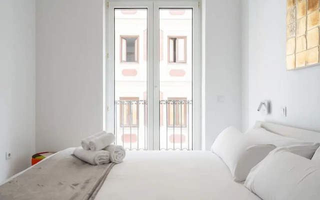 Charming Plaza de Callao