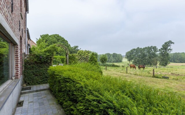 Elegant Farmhouse in Michelbeke - Brakel With Terrace, Garden