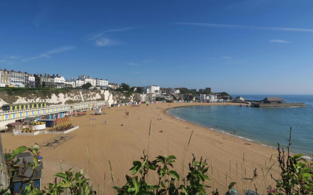 Shorley Wall Broadstairs by the Beach with Parking