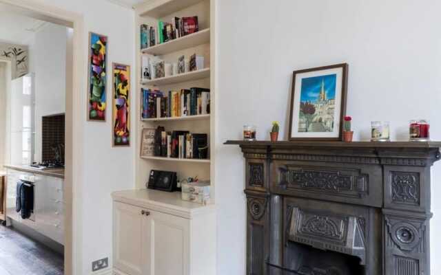 Charming 2 bed Apartment in Queen's Park W/garden