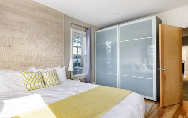 Downton Annie Apartment Two 2BD 1BA Parking