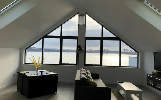 The Wee Glasshouse - Stunning Views of Dalgety Bay