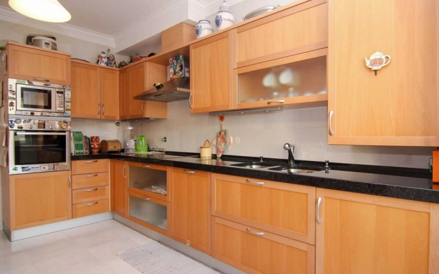3 Bedroom Apartment by the Sea with Balcony