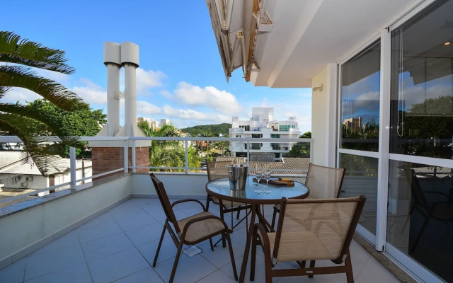 Cobertura em Jurerê a 200m da praia