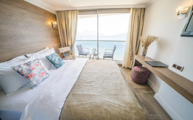 Aurasia Beach Hotel