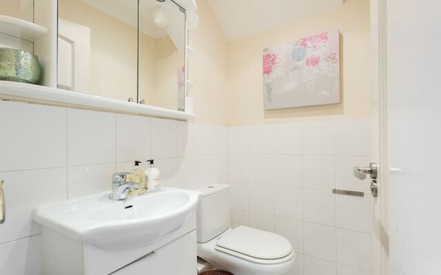 Lovely 3 bed house close to central