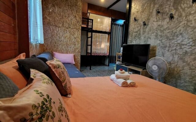 Gardenroom Home Stay and Cafe Suvarnabhumi