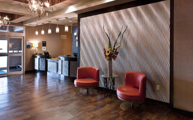 Holiday Inn Express & Suites Wichita Northwest, an IHG Hotel