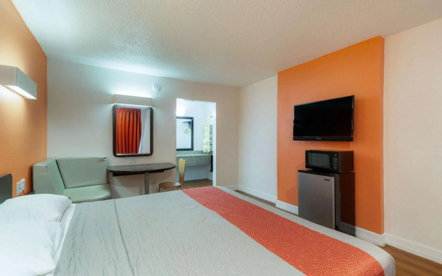 Motel 6 Houston, TX - East
