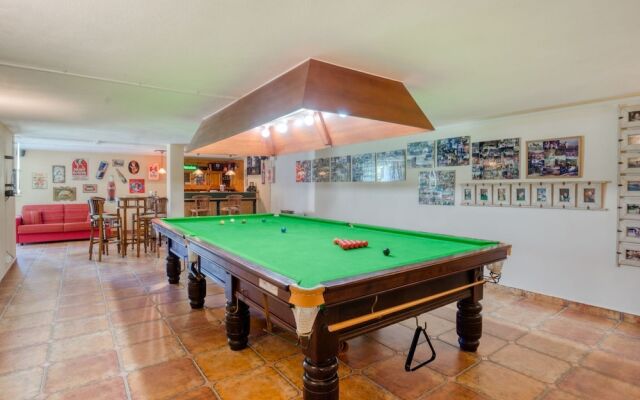 Deluxe Apartment in Albir With Pool & Garden