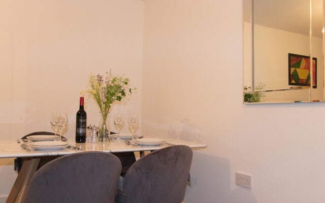 Livestay - Chic One Bed Apartment Near Heathrow