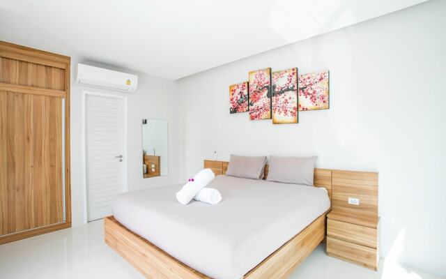 Elegant Designer 4BR Pool Villa Skylight