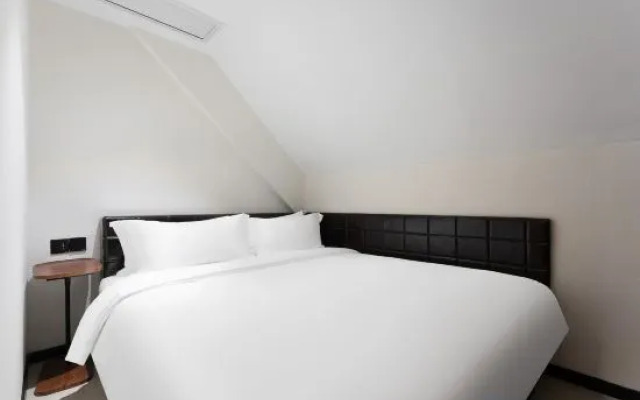 Shanghai Pudong Xiangguo Hotel (Huinan Metro Station)