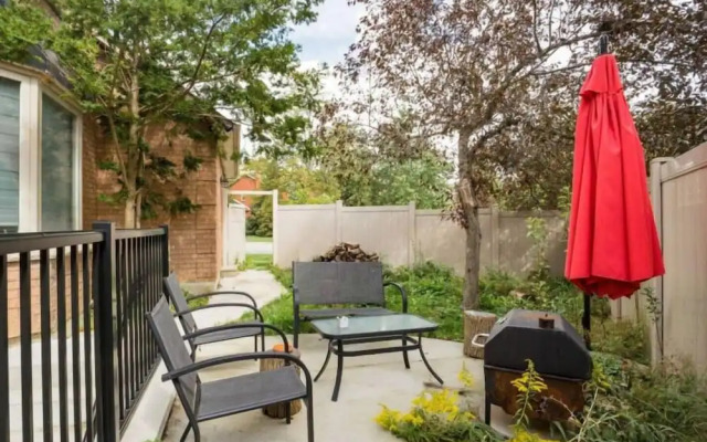 Mississauga Manor - Meadowvale