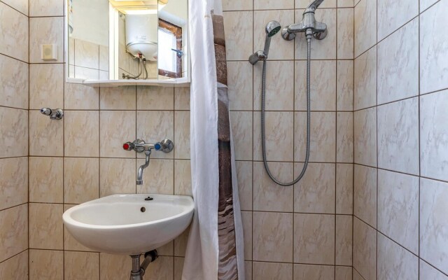 Beautiful Apartment in Pula With Wifi