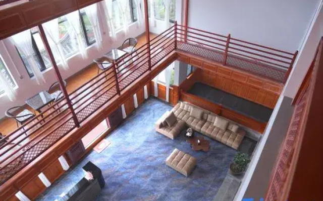 Snow Oxygen Cloud Villa | 360° Panorama Temple View Hotel (Songzanlin Temple)