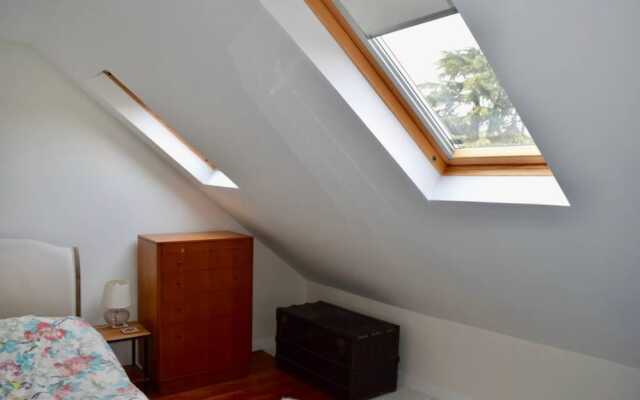 Traditional 2 Bedroom Flat Next to Springfield Park