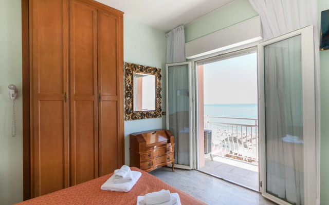 Mayflower Beach Hotel