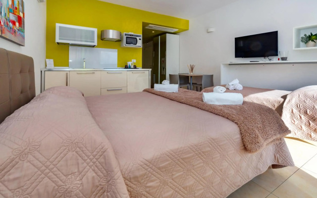 Zeus Residence Hotel
