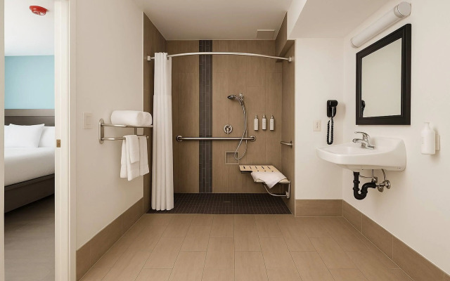 Travelodge by Wyndham LAX