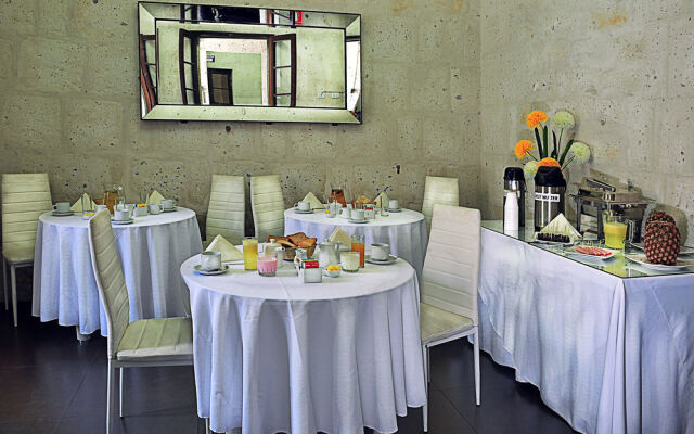 Hoteles Riviera Colonial